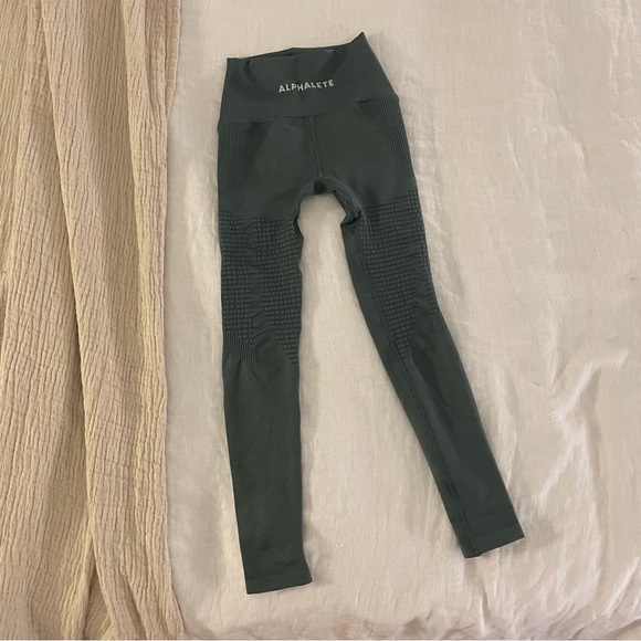 $70 Women’s Gray Alphalete Halo Leggings - Picture 8 of 9